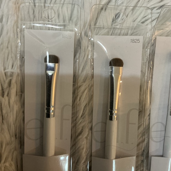 e.l.f. Makeup Brushes Bundle – 2 Smudge + 2 Eye Crease (NWT) - Picture 2 of 7